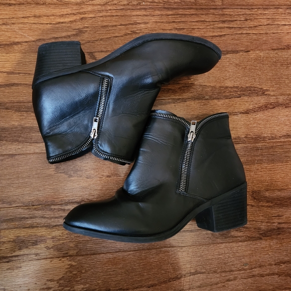 Black Ankle Boots - Picture 1 of 5